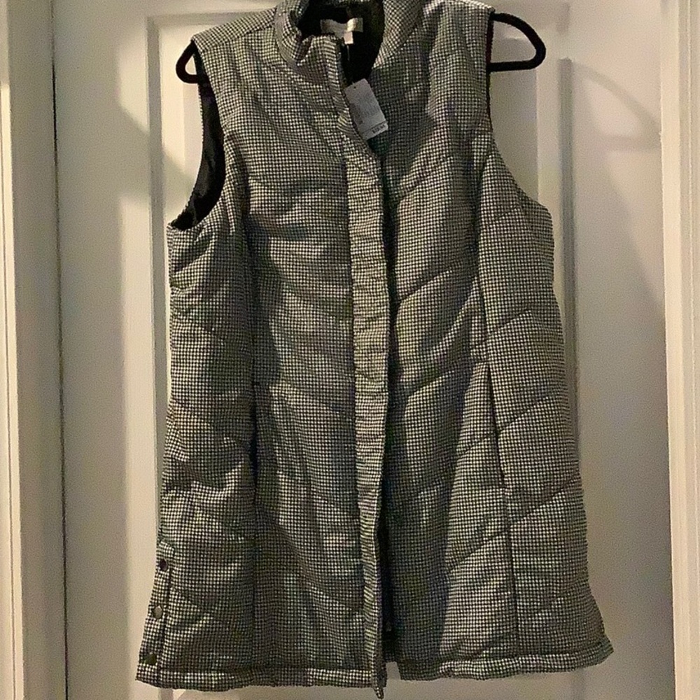 Christopher and Banks puffer vest. Size:Large. Color: Black/white herringbone.